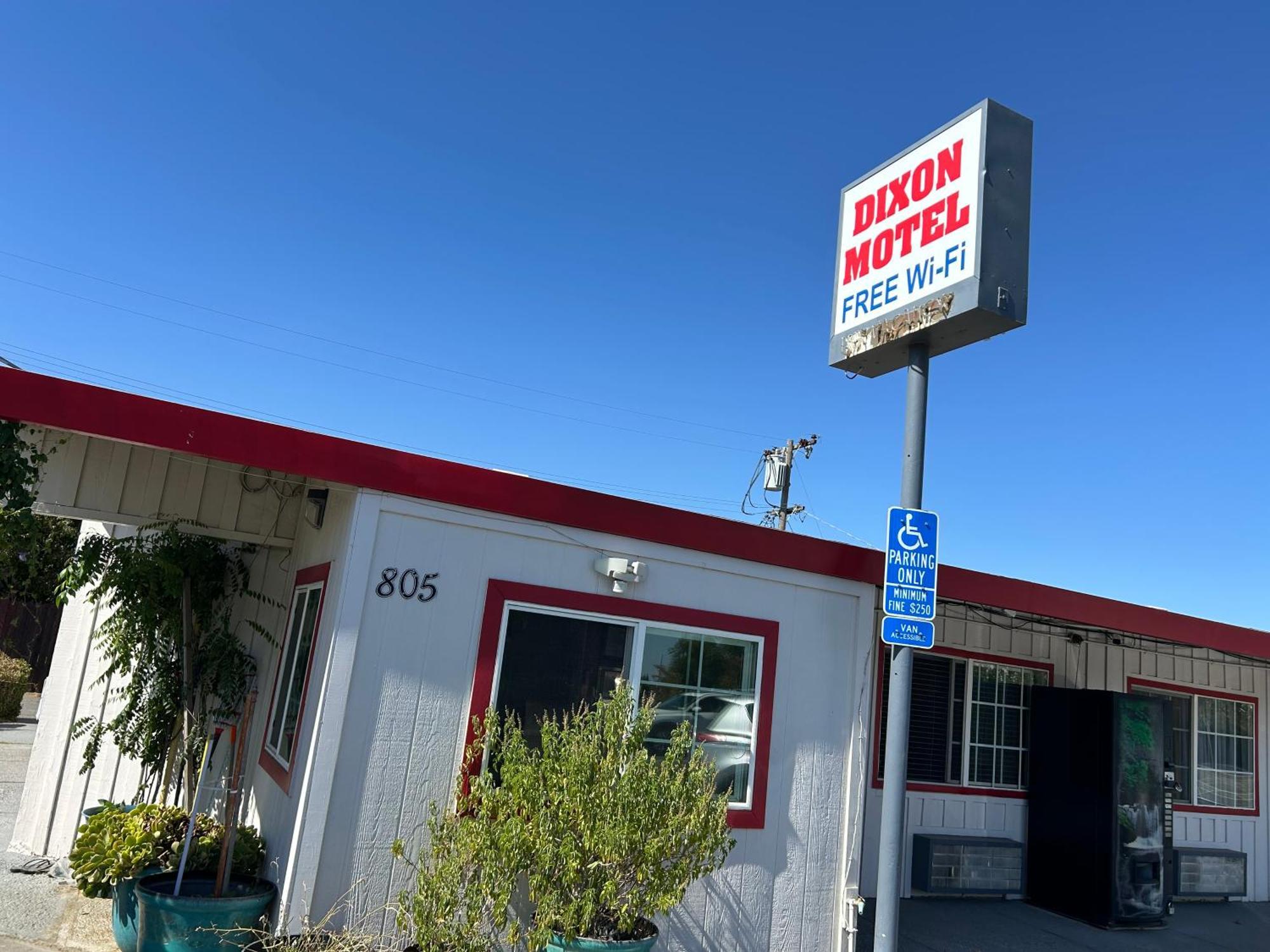 Dixon Motel Exterior photo